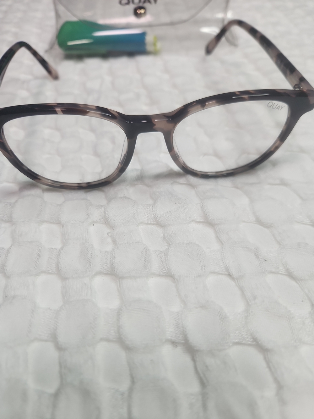 Quay Tortoiseshell Reading Glasses - Grey